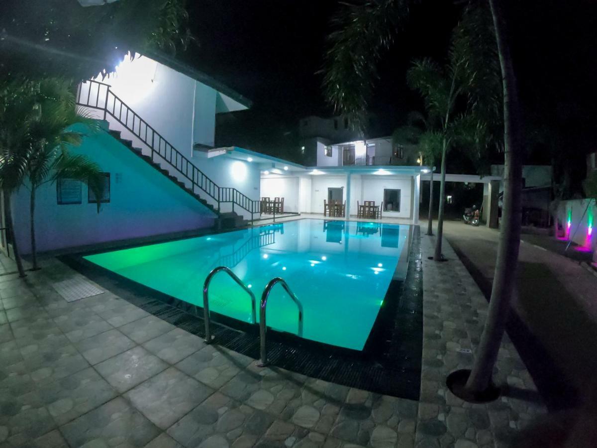 Lion Resort Полоннарува Экстерьер фото
