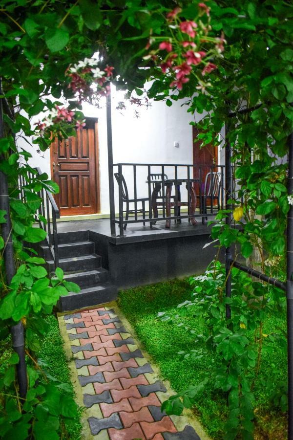 Lion Resort Полоннарува Экстерьер фото