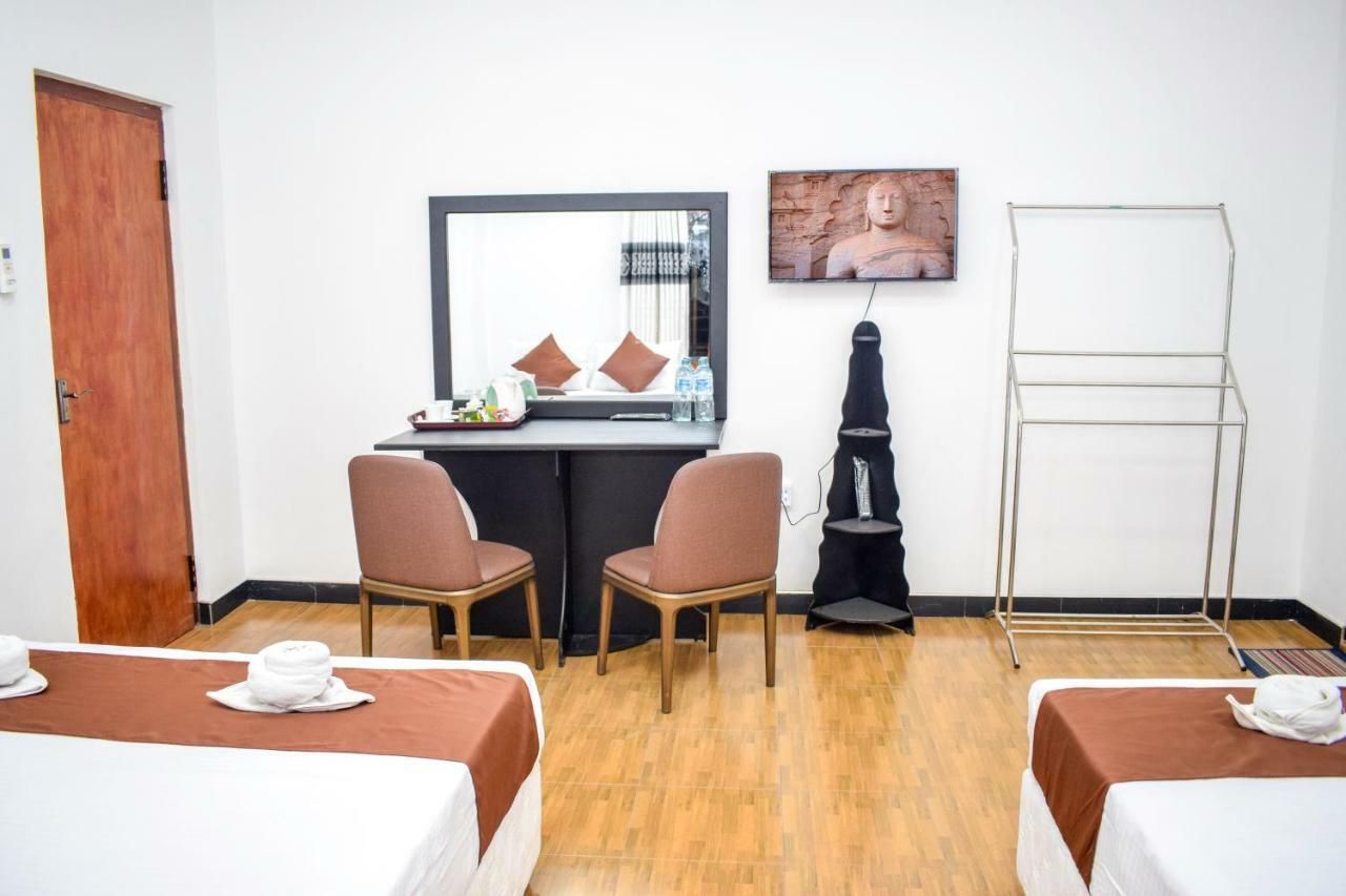 Lion Resort Полоннарува Экстерьер фото